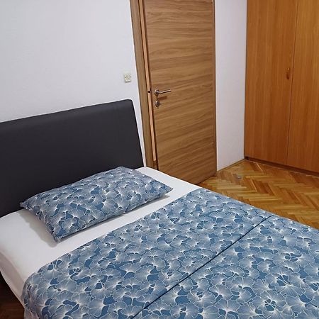 Apartment Neva Split With Free Private Parking Space ภายนอก รูปภาพ