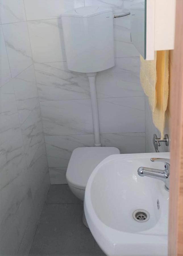 Apartment Neva Split With Free Private Parking Space ภายนอก รูปภาพ