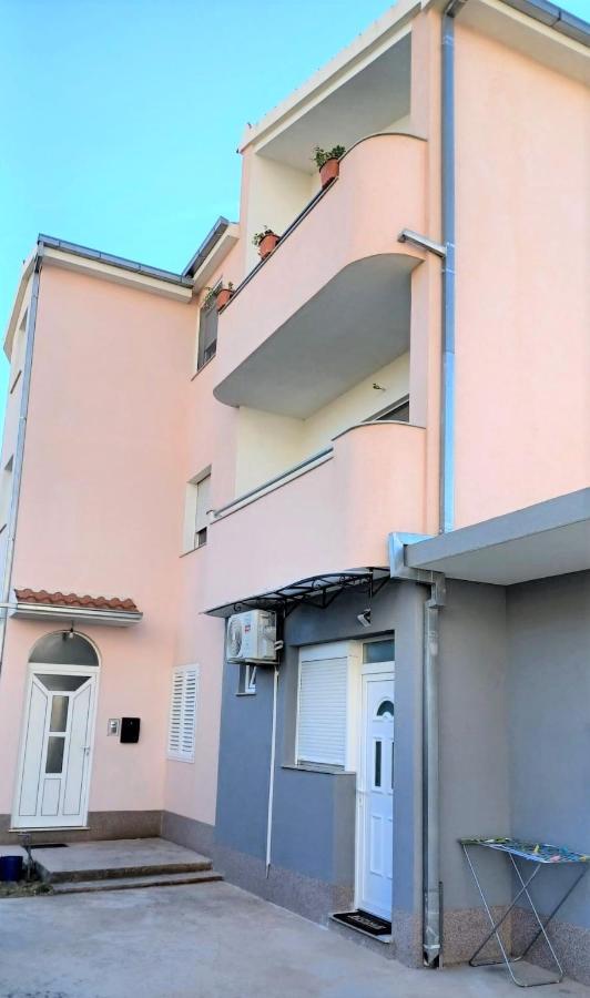 Apartment Neva Split With Free Private Parking Space ภายนอก รูปภาพ